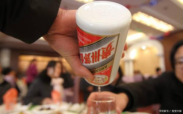 水井坊、舍得酒业、酒鬼酒、老白干酒等十余股跌停，股价为什么会大跌？