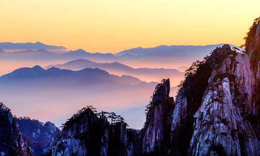 黄山旅游业遭重创,疫情下旅游业该如何生存?