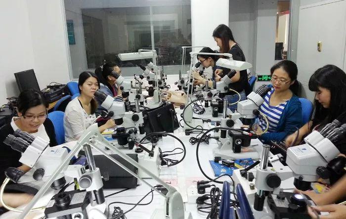 珠宝及贵重金属制造工这个行业,你觉得适合年轻人来做吗?