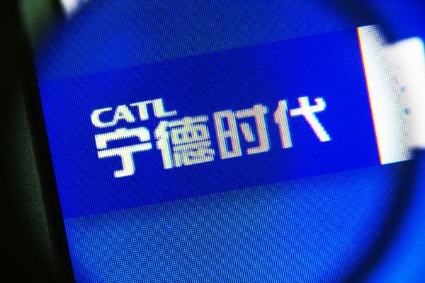 15天大跌22％，“宁王”市值跌至万亿关口！新能源赛道怎么了？