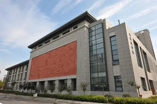 西安高新医院母公司国际医学早盘暴跌，原因是什么？