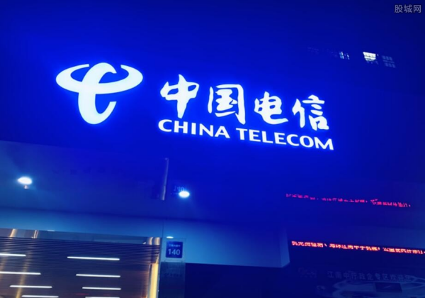 你如何看待中国电信市值蒸发超900亿这件事？