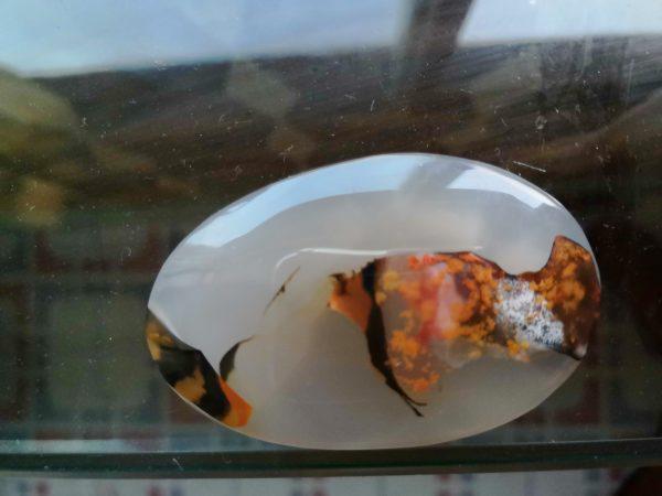 今天买了一个贵金属制品宝玉石玉髓总质量1.54g折射率1.54点测这个应该值多少钱？我买的两千多